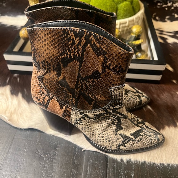 Schutz Haven Snakeskin Embossed Leather Western Ankle Boots (Size 7 - Picture 2 of 7